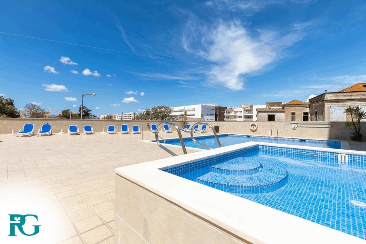 With Pools And Parking #1934 Appartement Lagos